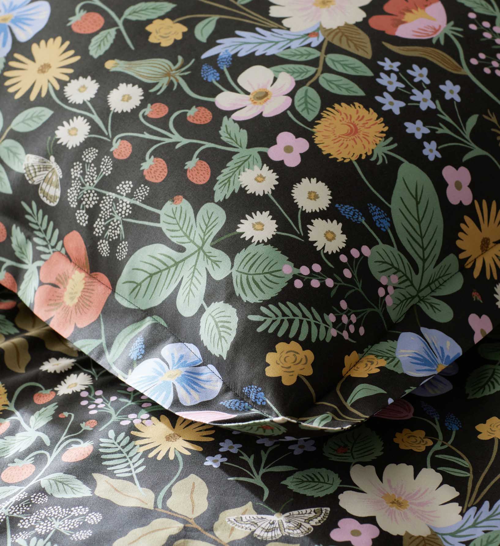Percale Sham - Strawberry Fields Black