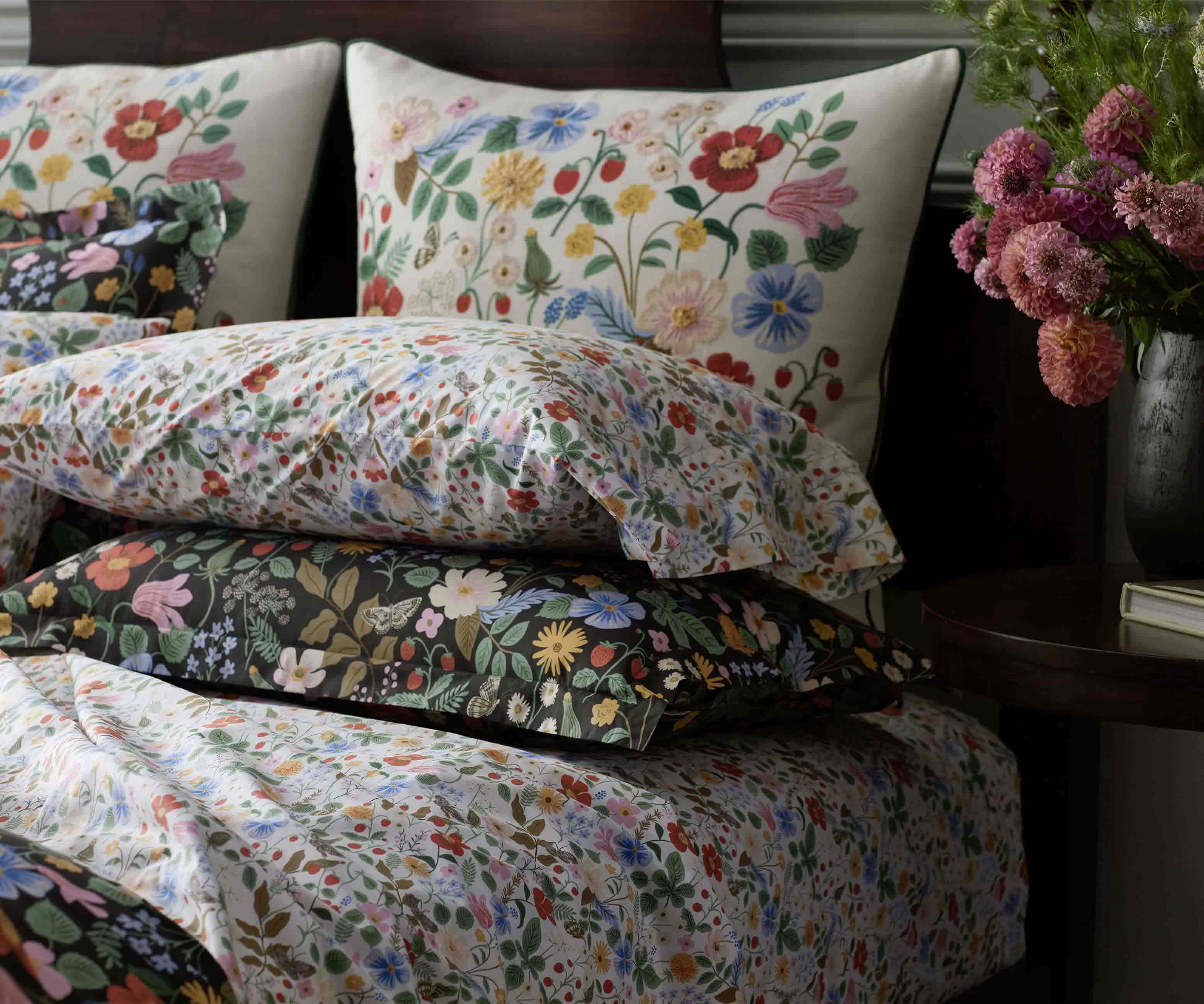 Percale Sham - Strawberry Fields Black